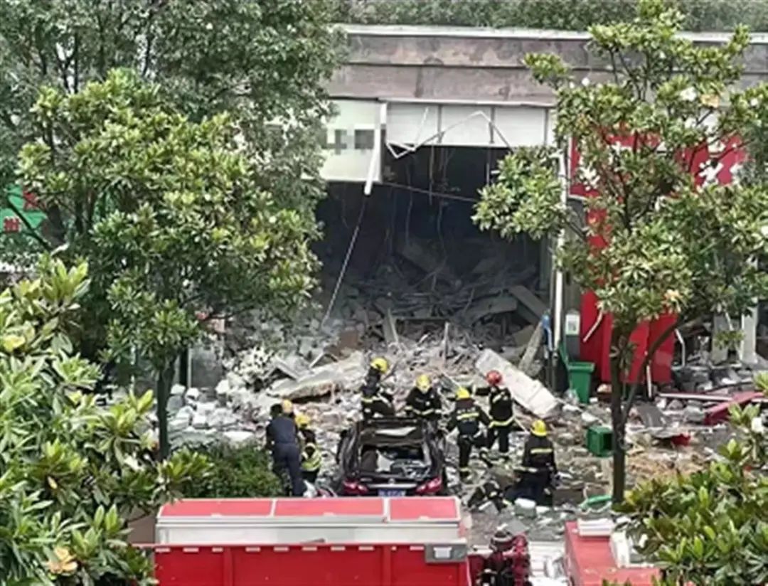 长沙县一早餐店发生燃爆事故，1死13伤(图1)