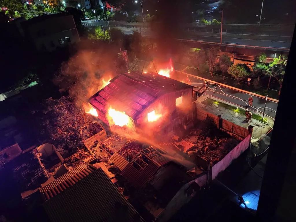 台湾男子纵火烧家！一家8口全部遇难！包括4个孩子(图2)